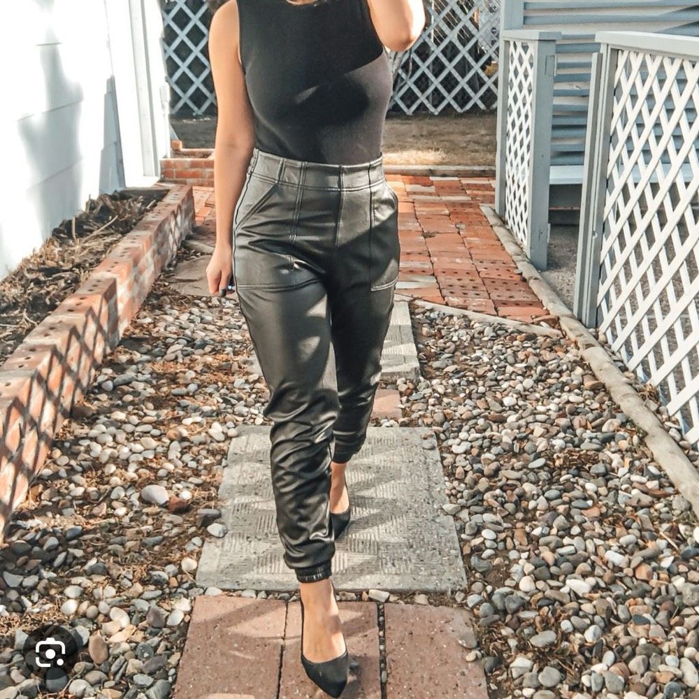 Spanx Faux leather jogger pants sz 8 10 black (f51)